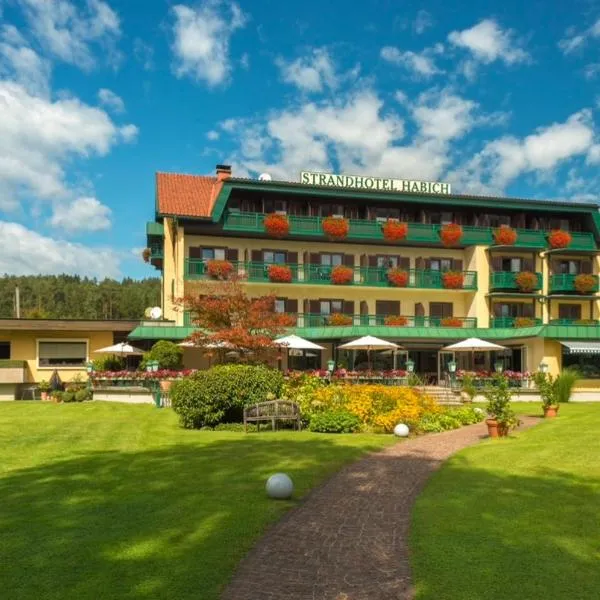 Strandhotel Habich, hotel sa Krumpendorf am Wörthersee