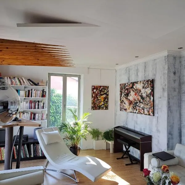 L'appARTement - chambre avec salle de bains et wc dans une galerie d'art, hotel v destinaci Montbéliard
