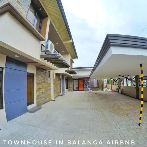 Stylish Townhouse in Balanga City Quiet Neighborhood, hotel in Central