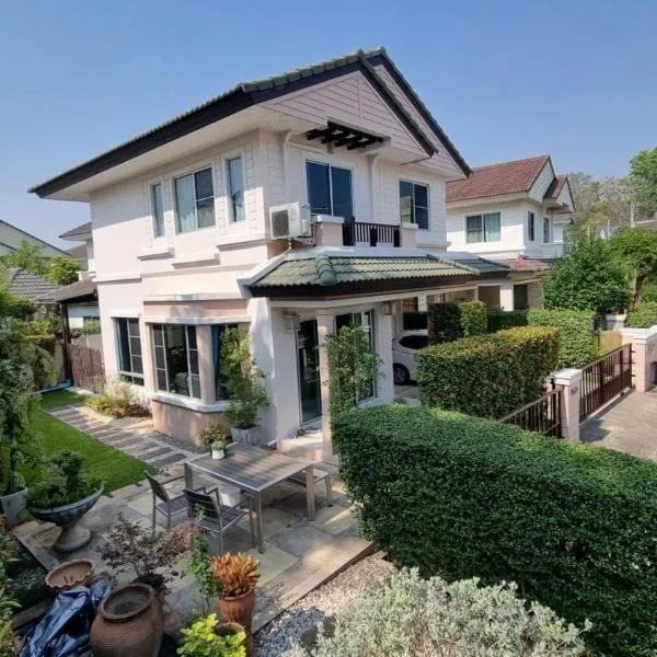 Cosy House in Chiangmai, hotel v destinaci Ban Rong O