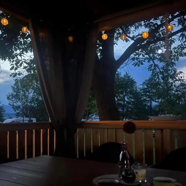 Mobilna hiška pogled na jezero, hotel v destinaci Velenje