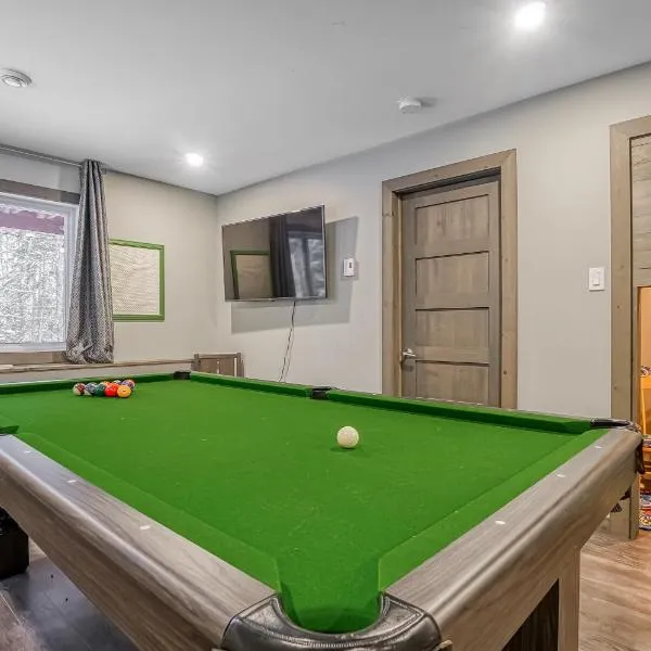 Condo familiale Billard et spa, 350m de la montagne de ski, hotel in Mont-Blanc