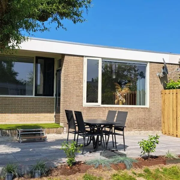 Bungalow Plattedijk 25-34, hotel di Lemmer