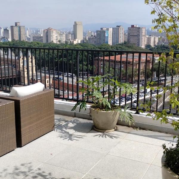Studio Lindo; no centro em frente ao metrô!