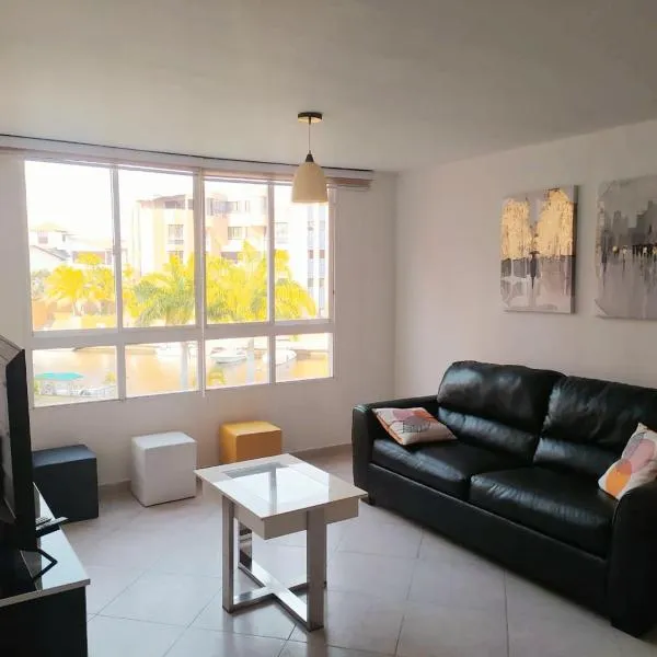 Confortable apartamento en Marina del Rey Lecheria, hotelli kohteessa Pamatacual