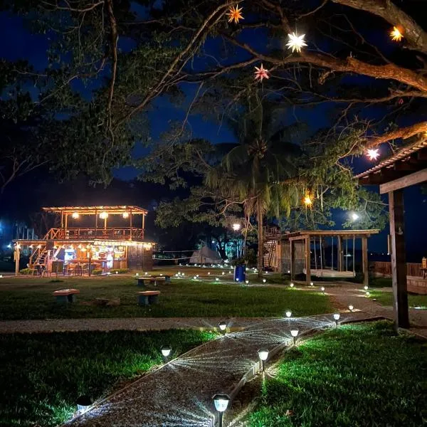 Sunset Hut Hostel, hotel in Puerto Cortez