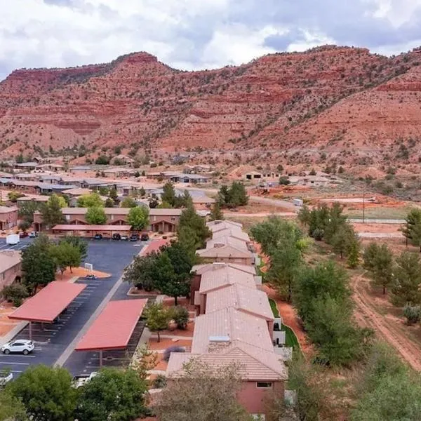 3BR / 2BA Townhome with Pool, Patio, WiFi, Washer/Dryer, hotel v destinaci Kanab