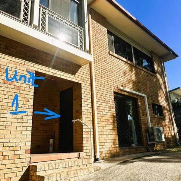 Cosy holiday entire unit 1, hotel em Caloundra West