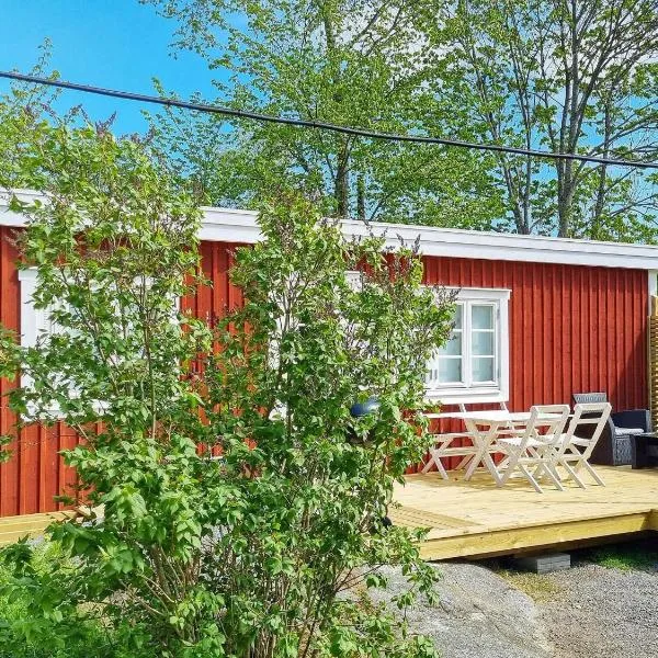 4 person holiday home in GRISSLEHAMN-By Traum, hotel v destinaci Grisslehamn