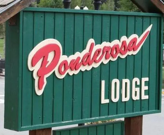 Ponderosa Lodge, hotell i Red River