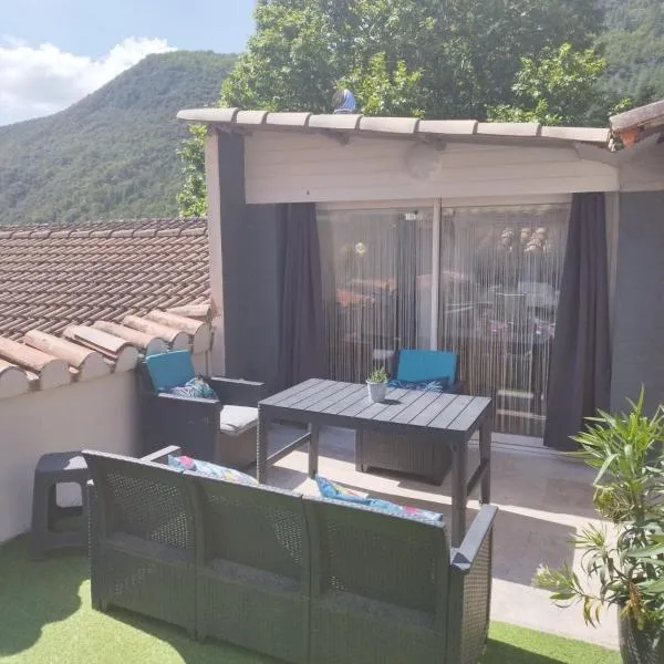 Charmant Appart cosy + terrasse, khách sạn ở Bessèges