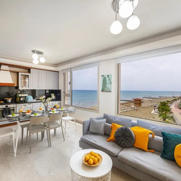 Mackenzie Beachfront Eftyhia Suite, hotel v destinaci Larnaka
