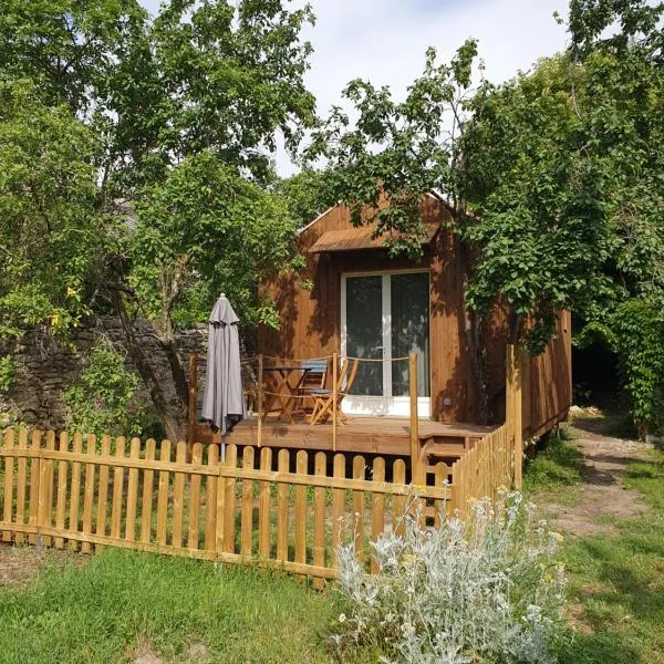 Studio en bois independant avec terrasse et jardin, khách sạn ở Villevieille