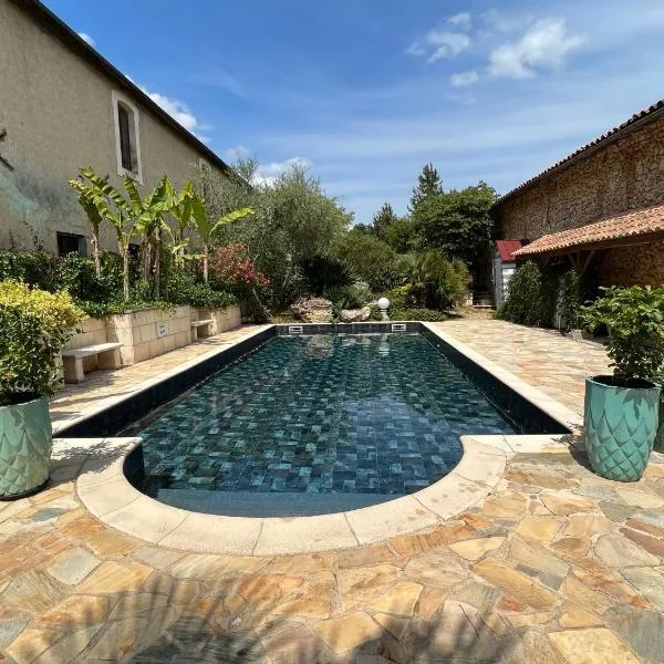 Domaine de Beaufort, Hotel in Saint-Front-de-Pradoux