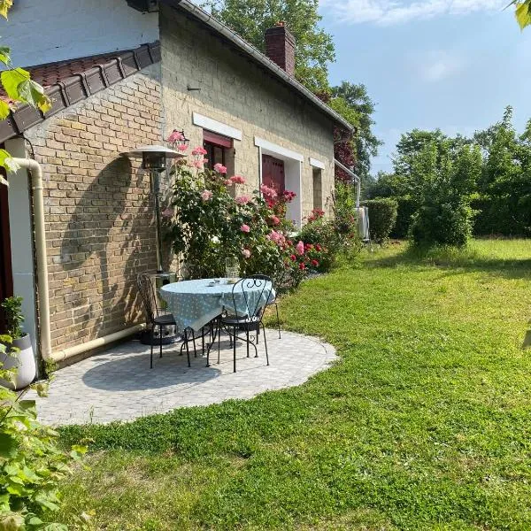 Studio épicéa avec jardin dans charmante propriété, hôtel à Méry-sur-Oise