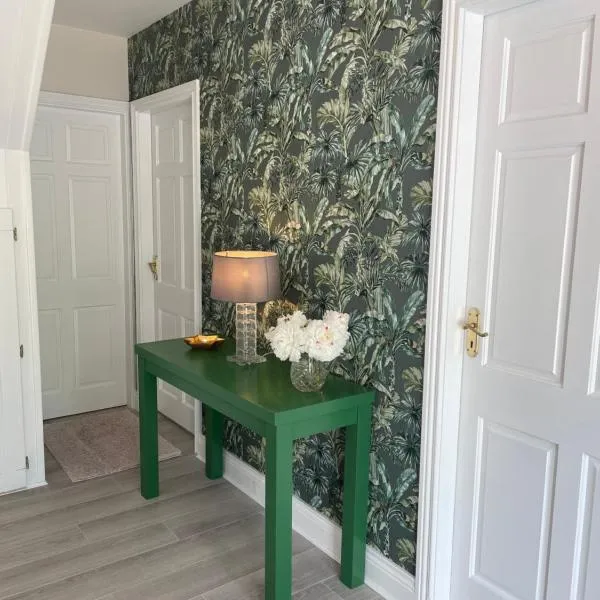Luxury Apartment, bed and breakfast, hotel in Galway