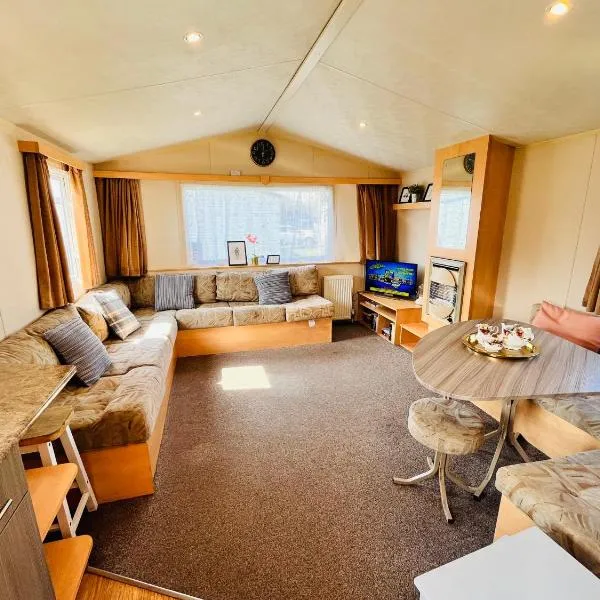 Lola’s Caravan. Your home away from home., hotel i Parkeston