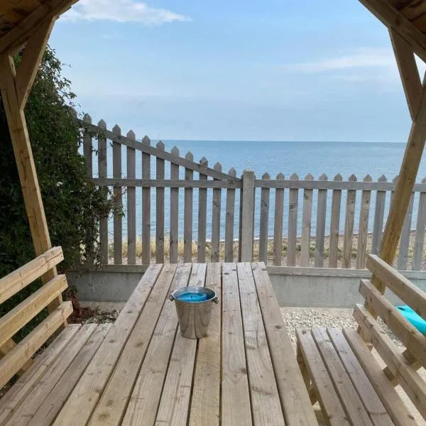 BRiSYL BEACH HOUSE, with amazing changing views!, hotel a Kent