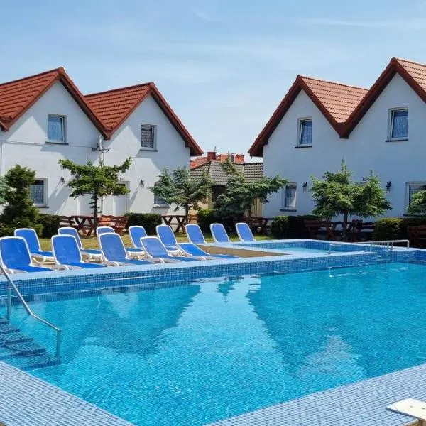 Aqua Fun Domki z Basenem، فندق في دارووفكو