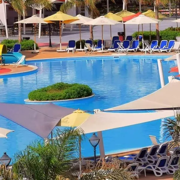 قريه اكوا فيو - الساحل الشمالى - الكيلو91, hotel v destinaci El Alamein