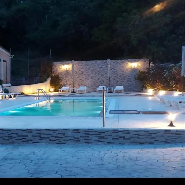 Spiridoula's Apartments Corfu, hotel v destinaci Perama