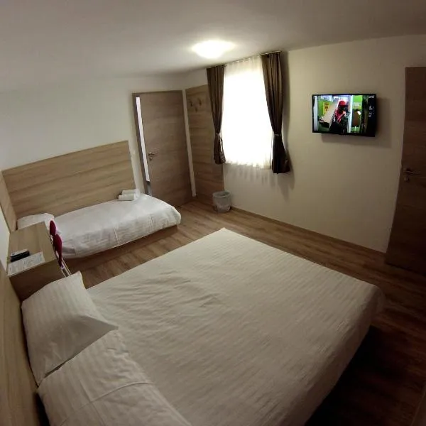 Sweet Dreams Rooms and Apartments Postojna, hotel in Rakek