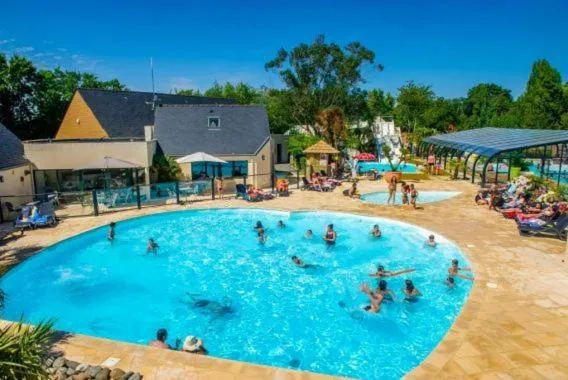 MOBIL HOME tout confort plage et piscine près de concarneau, hotel en Trégunc