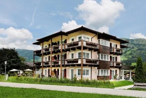 Sonnblick Apartments und Zimmer - Nationalpark Sommercard inklusive، فندق في هولرسباخ ام بنزغ