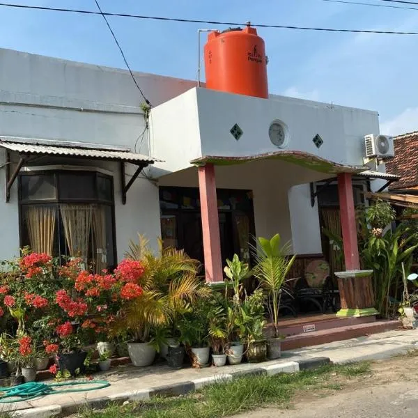 Stay Sini HOSTEL, hotelli kohteessa Karimunjawa