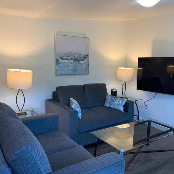 Cosy country mobile home on 18 acres farm sleeps 5, hotel in Port Alberni