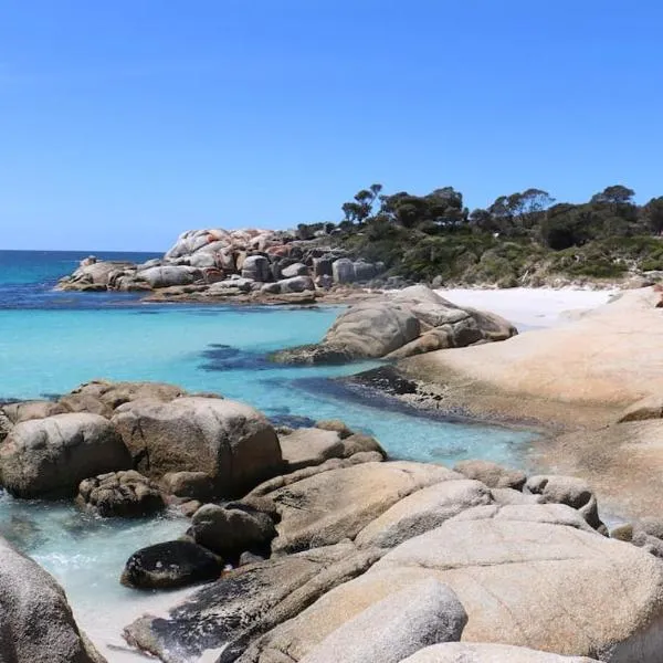 Bay of Fires - Beachfront - Sloop Cottage, hotel em Ansons Bay