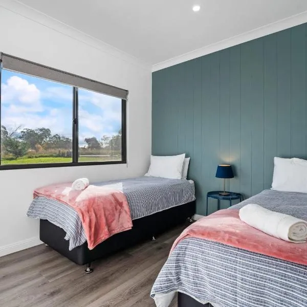 Glenowrie Cottage - 1 King 2 Singles - Farm Stay, готель у місті Millthorpe