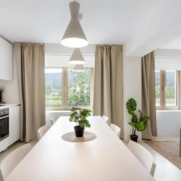 Modern holiday home with terrace close to Nova Gorica, hotel in Miren