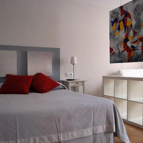 Apartamentos Plaza Mayor, hotel v destinaci Llanes