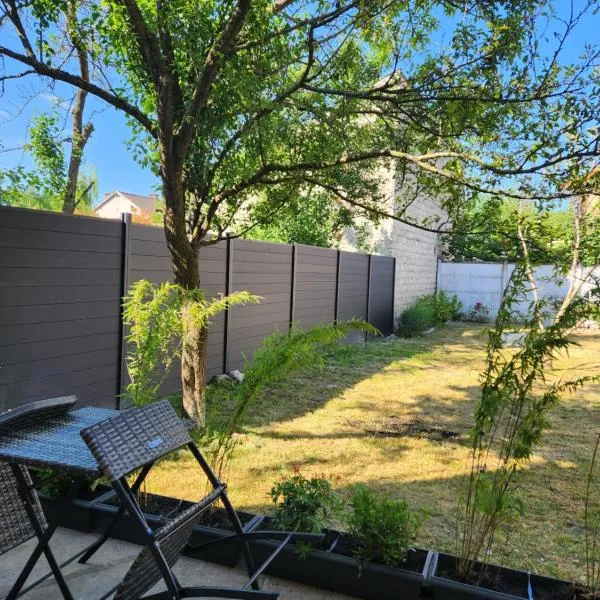 Studio, pas de collocation possible, hotel in Warmeriville