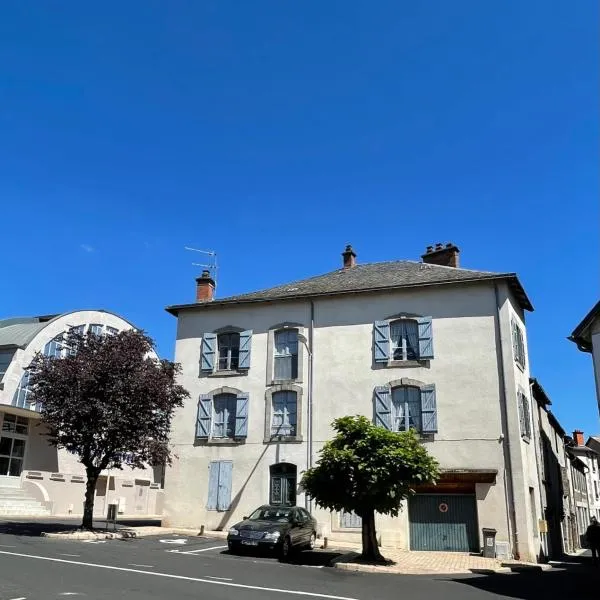 French Holiday Accommodation, hotel v destinácii Bort-les-Orgues