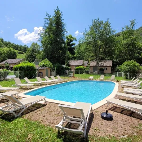 Village 17 gites, Piscine, Restaurant , 2 gites avec SPA, 3km de Conques, khách sạn ở Conques