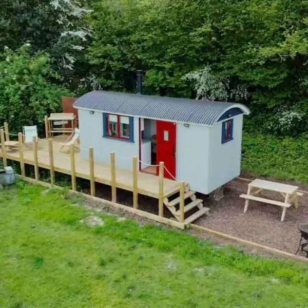 Cleo’s Hut, hotel in Cowfold