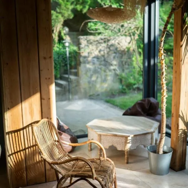 BlissHouse Luxurious Guesthouse calm and energetic spot near by city surrounded by the forest where you will find your peace and your people, hotel in Krakow
