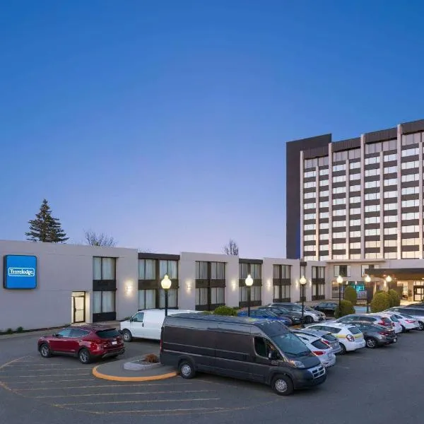 Travelodge by Wyndham Quebec City Hotel & Convention Centre โรงแรมในSaint-Antoine-Lotbinière