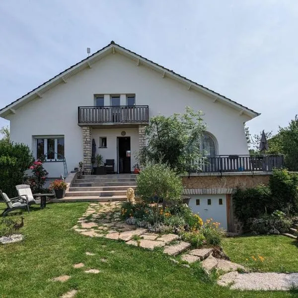 La Maison, hotel in Mirebeau-sur-Bèze