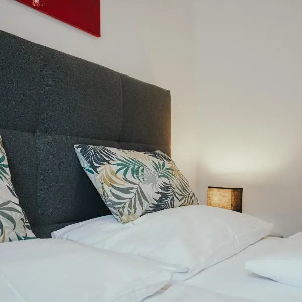 Pension Steinbichler - Apartments und Zimmer Check in 24-7, hotel ve uŠtýrském Hradci