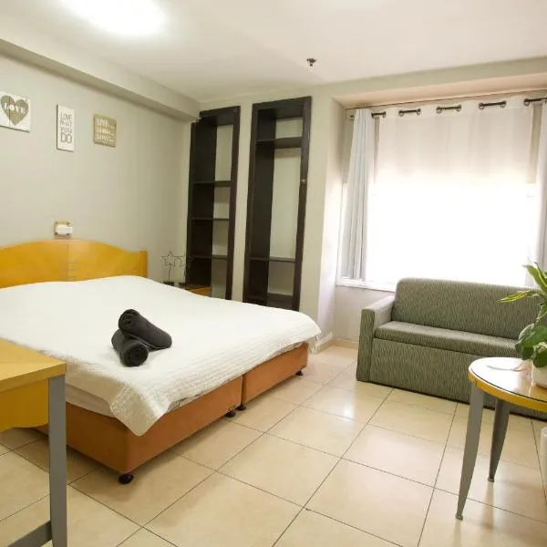 Little Prince Hostel-5 Min Walk To The Beach, hotel in Eilat