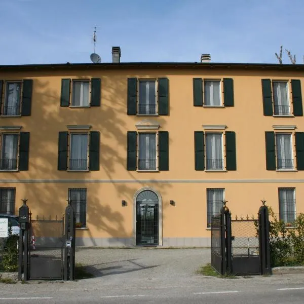 Residence Alle Scuole Country House, hotel in Granarolo dellʼEmilia