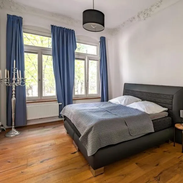 Modern 6 bathroom villa in the city, hotel in Oldenburg