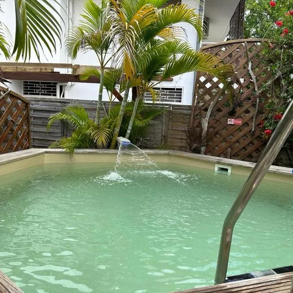 Tartane beach spa, khách sạn ở La Trinité