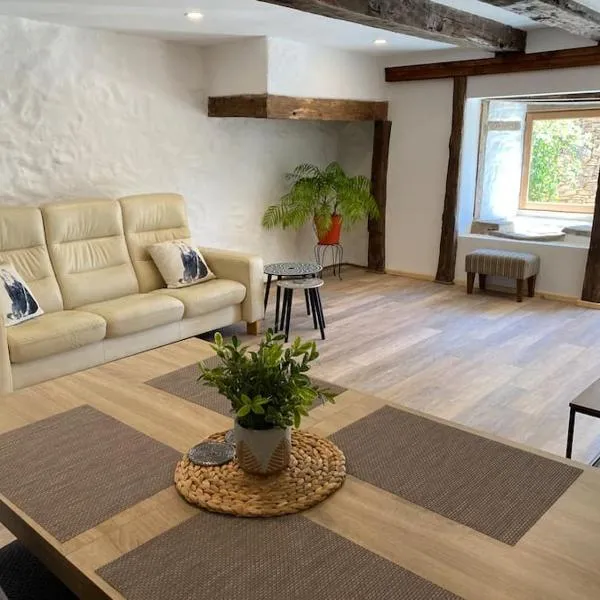 Home in Champagnac La Riviere with shared pool, hotel in Champagnac-la-Rivière