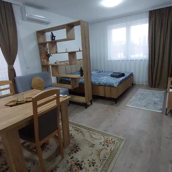 White Apartments، فندق في Kosovo Polje