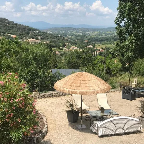 Gîtes Le Mas du Vieux Chêne, hotel em Salavas