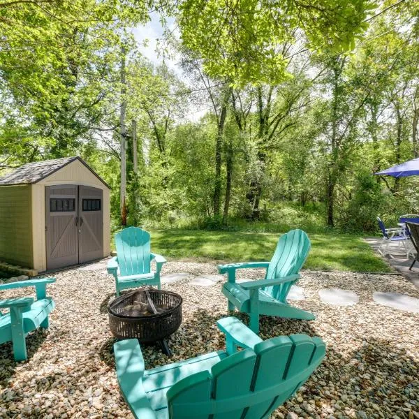 1 Mi to Indiana Dunes Nat'l Park: Home w/ Patio!、Garyのホテル